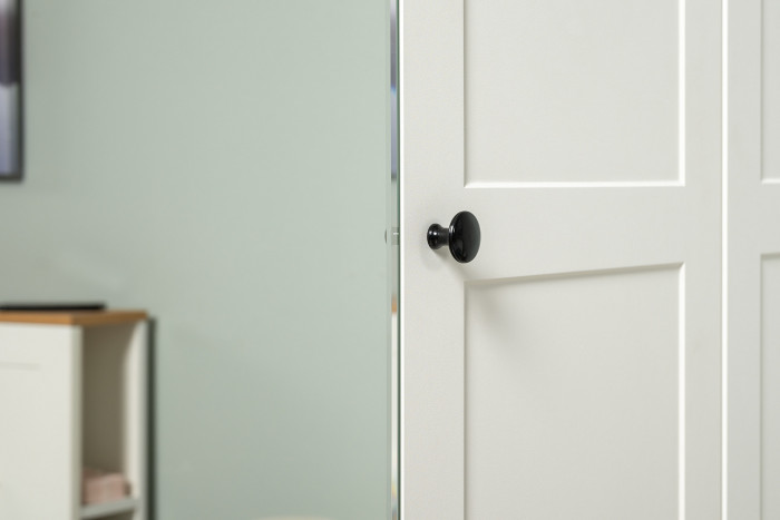 Остин 11.53 Кровать + ортопед + 13.336.03 Шкаф для одежды + 16.47 Тумба под ТВ, белый шагрень/дуб крафт золотой