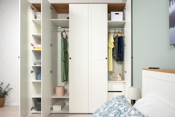 Остин 13.336.03 Шкаф для одежды(три двери, на средней есть зеркало), цвет белый шагрень/дуб крафт золотой, ШхГхВ 120х54,6х229,8 см., ун. сборка