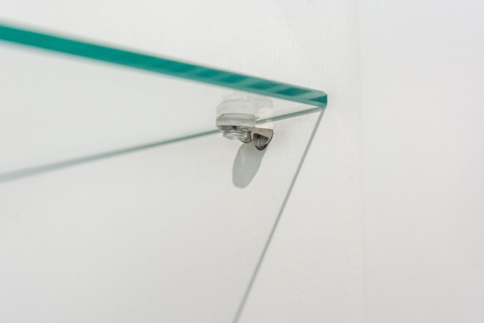 Ливерпуль Шкаф-витрина, цвет ясень ваниль/белый, ШхГхВ 50х41,4х220,3 см., идёт подсветка - спот врезной, универс. сб., подходит карниз 500 #1650022