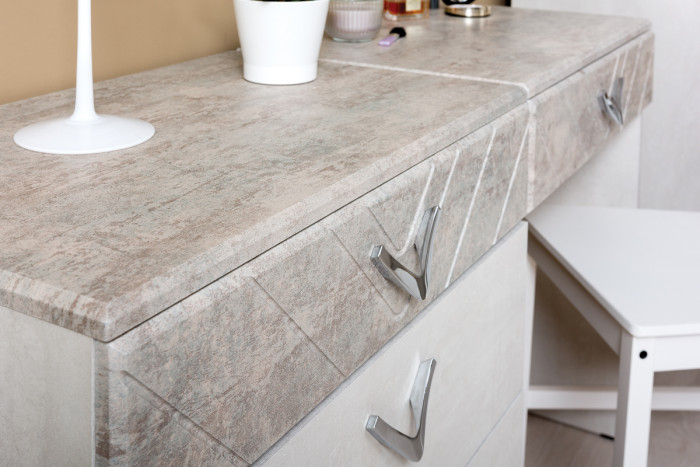 Амели Комод 13.106 + Зеркало, цвет шёлковый камень/бетон чикаго беж, ШхГхВ 65х41,3х185 см.