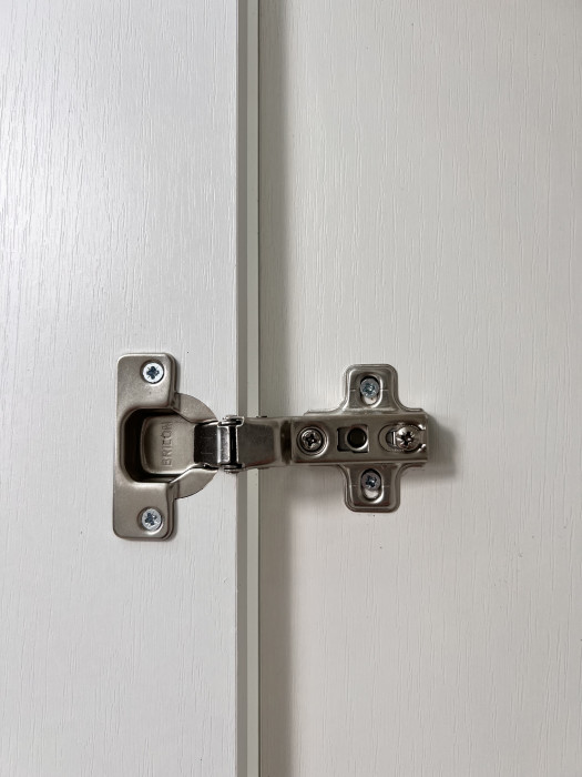 Шкаф Мадрид (1,6) с 6 ящ. внутри с зеркалом, Белый